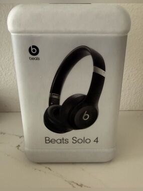 Beats by Dre Solo 4 Over-Ear Headphones - Black wireless